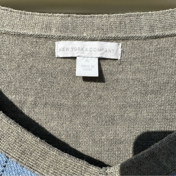 New York & Co - grey argyle deep v-neck sweater, sizeXL - Picture 3 of 9